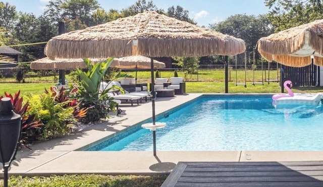 Barefoot Tiki Retreat -Inground Pool, Game Room, Theater Room, Firepit, Tiki Bar
