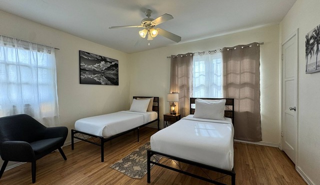 Bargain Beverly Hills - 2 bedroom apartment near la Cienega park Beverly Hills