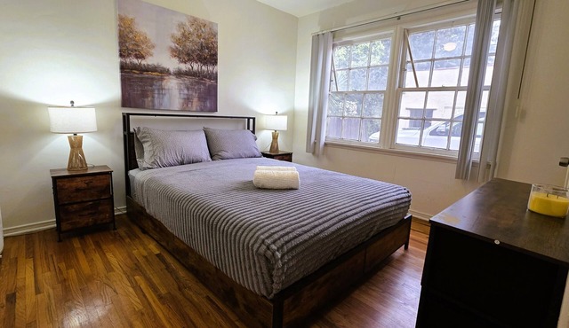 Bargain Beverly Hills 2 bedroom ground floor apartment near la Cienega park