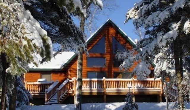 Bargain fall/winter/spring rates. Lakefront privacy & campfire pit.