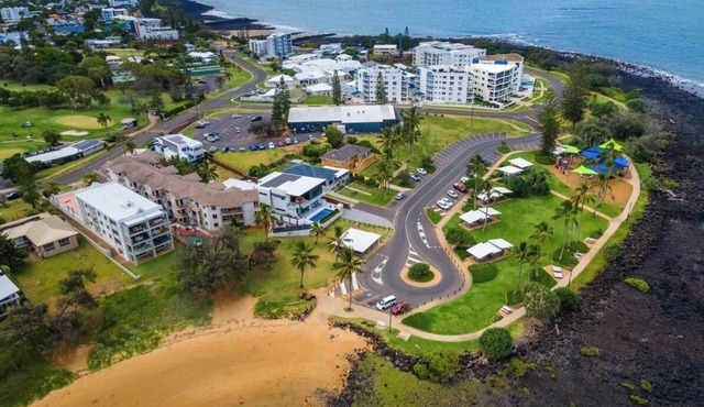 Bargara Beach Bliss - Beach Side apartment with ocean views