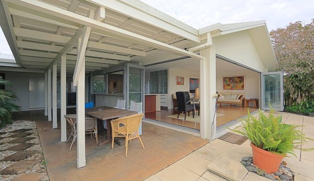 Bargara Beach Hideaway - 300 meters to beach