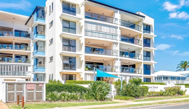 Bargara Coastal Escape – Modern 3 Bedroom Penthouse with Sea Views