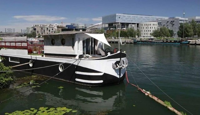 Barge 180m2 with terrace 100m2 in a quiet area - 5 mn from the center. exceptional view