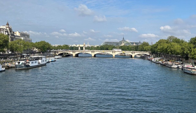 Barge, port des Champs Elysées