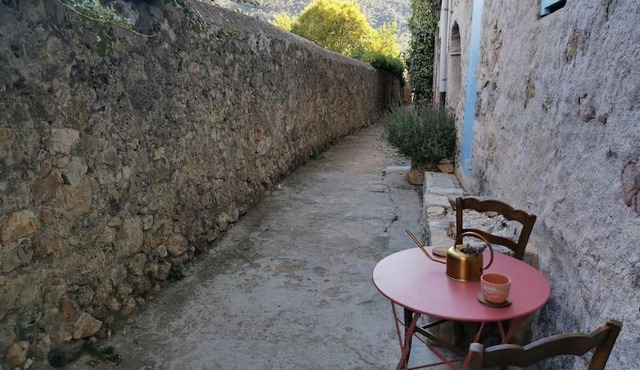 BARGEMON : Petit cocon frais dans charmant village