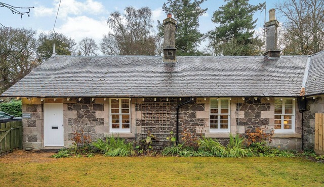 Barjols Cottage - UK30096