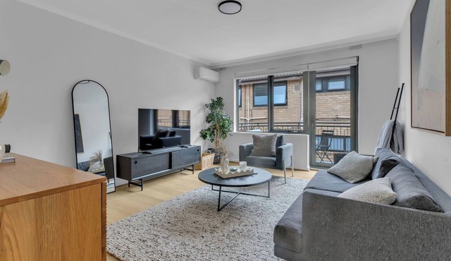 Barkly St Kilda Modern Escape by Ready Set Stay - linen, wifi, parking