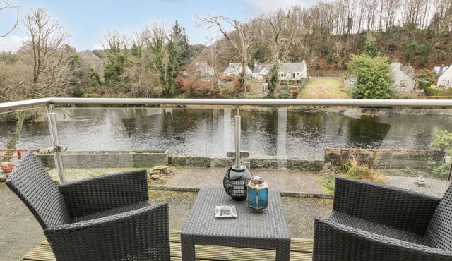 BARLEY COTTAGE, pet friendly in Newton Stewart