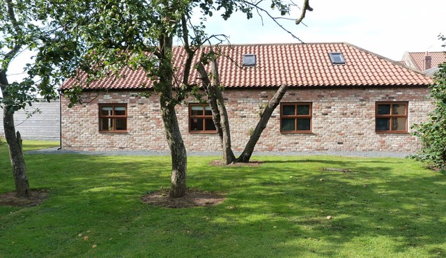Barley Edge, Beautiful Barn Conversion, Sleeps 10, Grounds overlook Hornsea Mere