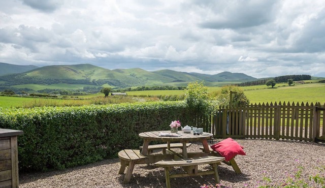 BARLEY HILL COTTAGE - Set in Beautiful Unspoilt Countryside with Fabulous Views