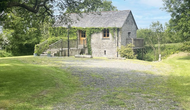 Barley Moo, St Kew with lovely countryside views.