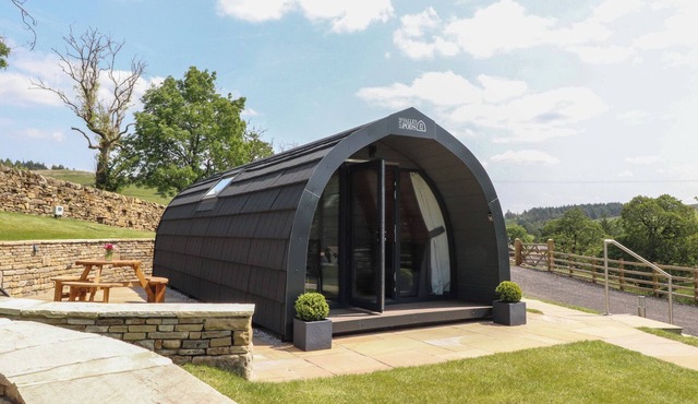 BARLEY, romantic, with a garden in Clitheroe