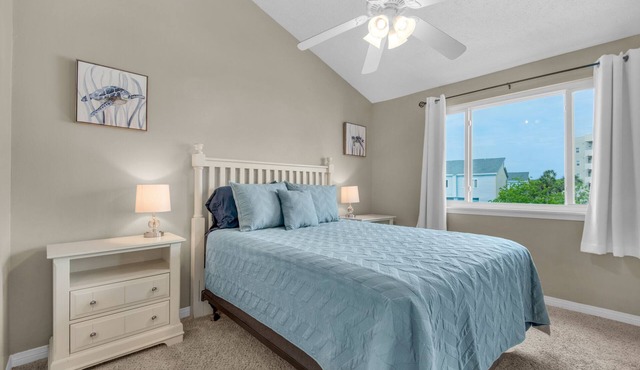 Barley's BnB - 2 BR Condo + loft, with public beach access across the street!
