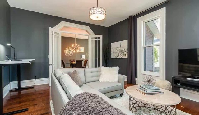 Barlow Suite - Downtown Historic Luxury Gem with Private Parking