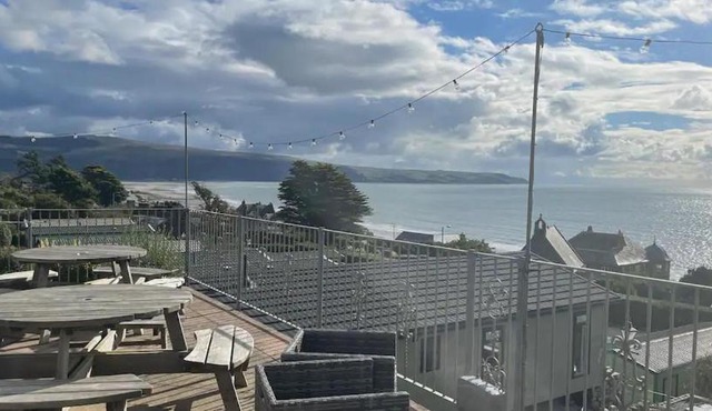 Barmouth Pet-Friendly 2-Bed Caravan with Sea View