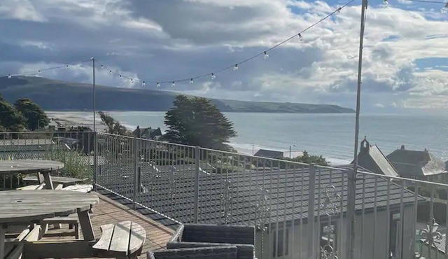 Barmouth Pet-Friendly 2-Bed Caravan with Sea View