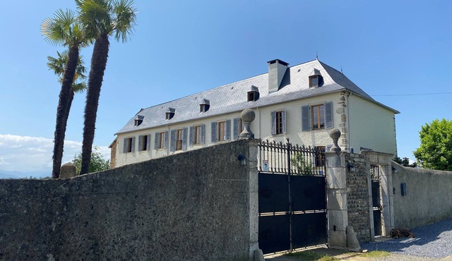 Barn 300m2. Vineyard/horses/private tennis court/pool nearby