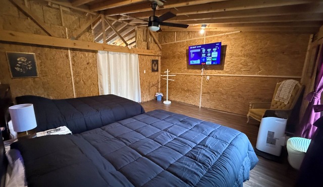 Barn Apartment located in beautiful Warrenton GA. 52ac, Lakes, Walks and more!