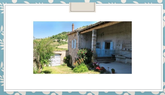 Barn-aux-volets-bleus authentic dromoise farm