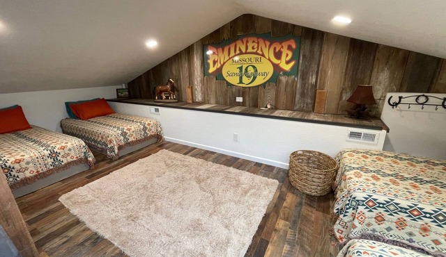 Barn by The Creek- Barn turned bnb in Eminence; sleeps 10