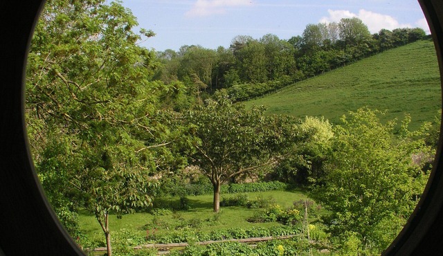 Barn conversion, quiet location and heated swimming pool (from mid May)