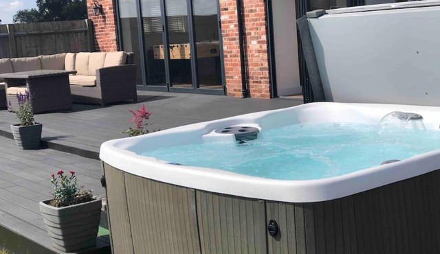 Barn Conversion with Hot Tub & Beautiful Views sleeps 12