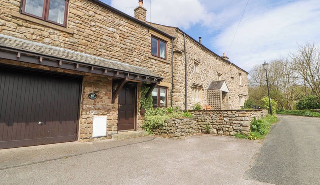 BARN COTTAGE, pet friendly, character holiday cottage in Ingleton