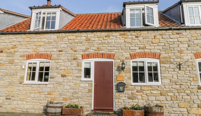 BARN COTTAGE, pet friendly, with open fire in Kirkbymoorside
