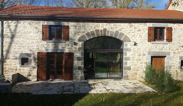 Barn dating from 1851, beautifully restored in 2016. 4 stars. Near Châtel-Guyon