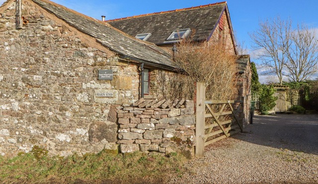 BARN END, pet friendly, character holiday cottage in Shap