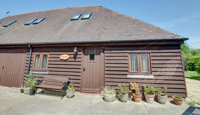 Barn End - Two Bedroom House, Sleeps 4