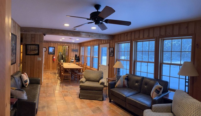 Barn Haven: Group Adventure Retreat near Devil's Lake State Park!