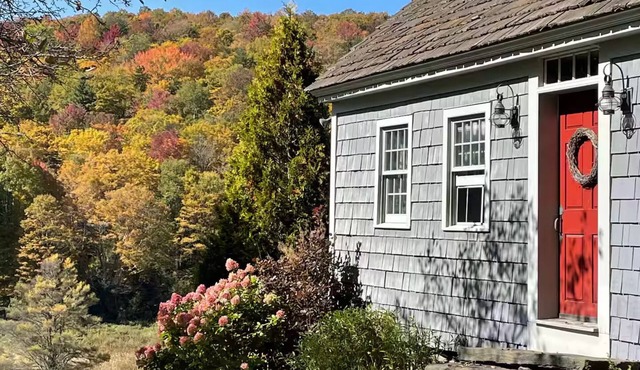 Barn Hollow Farm - Peaceful four bedroom farmhouse in Barnard, VT