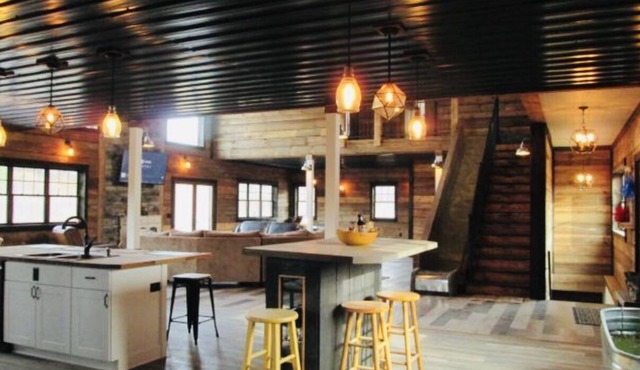 Barn House,5 Bedroom,Hot Tub,Ski/Golf,Beach Room,Indoor Slide,Tiki Bar,Pets Ok!