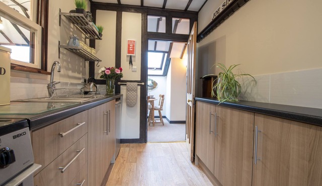 BARN HOUSE MEWS, family friendly, with a garden in Gainford