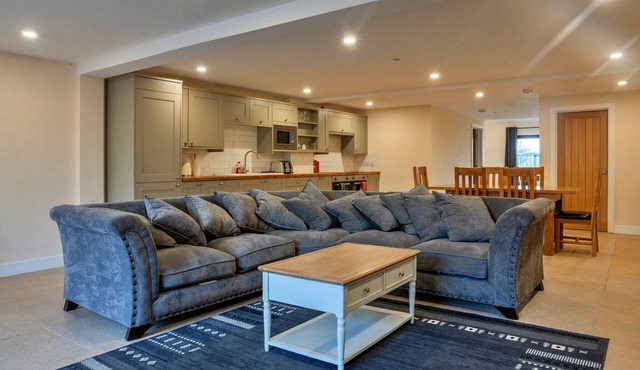 Barn in Cotswolds with Private Hot Tub