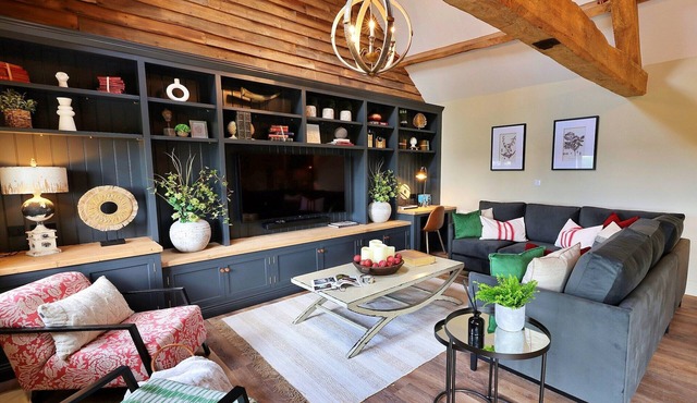 Barn in Cotswolds with Outdoor Kitchen