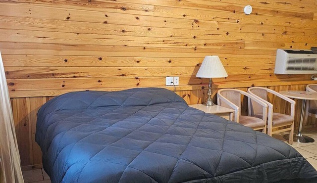 Barn In The Bush - Room 3 Lower level 2 queen beds