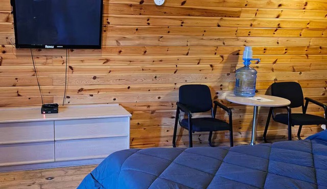 Barn In The Bush - Room 6, King, queen & futon