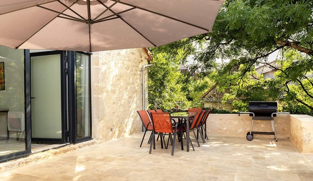 Barn La Roca Masia-Les Coquelicots, swimming pool, garden, 4 bedrooms 8/10 persons