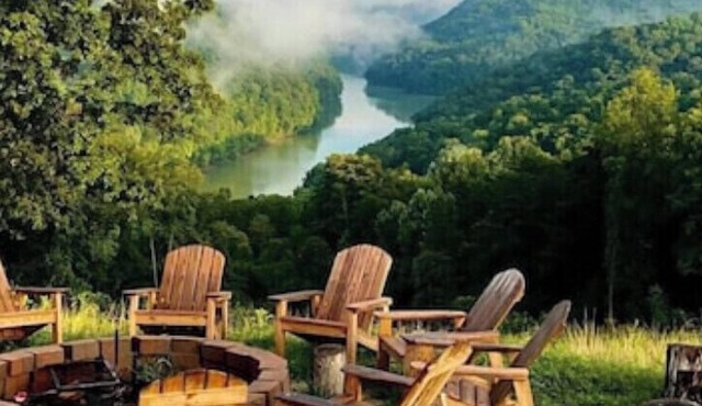 Barn Loft Apt 2 with Lake & Mountain views & custom wood accents through out.