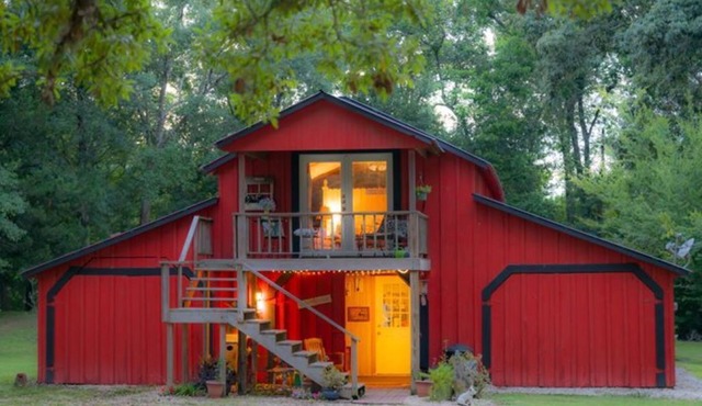 Barn Loft Suite with Jacuzzi Bath on Private Pond at Country Charm B&B