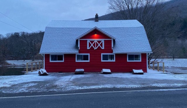 Barn-MCM Cottage! Private Lake~Hiking~Mtn view