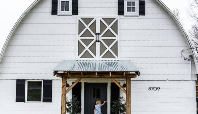 Barn of Three Oaks near Lake Michigan Journeyman