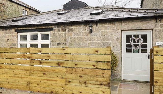 BARN OWL COTTAGE, pet friendly, with a garden in Pateley Bridge