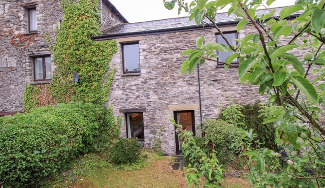 Barn Owl Cottage, Lindale - a cottage that sleeps 4 guests in 2 bedrooms