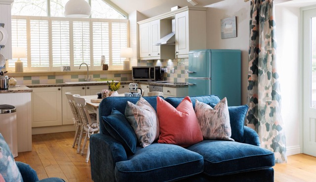 Barn Owl Cottage - sleeps 4 guests in 2 bedrooms