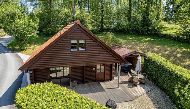 Barn Owl Lodge | sleeps 4 - Hot Tub, Dog Friendly - 4* Gold Award