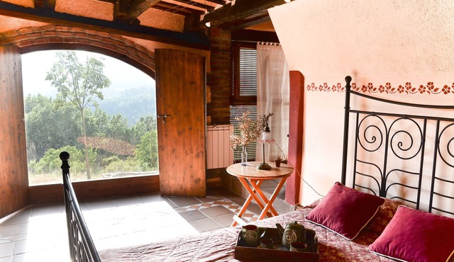 Barn restored 1h from Barcelona